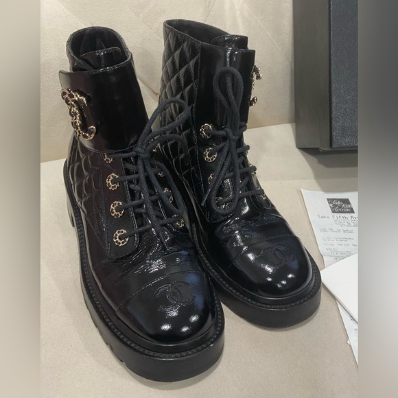 🔥🔥Chanel Quilted Calfskin CC Boots Size:38 - Picture 4 of 11